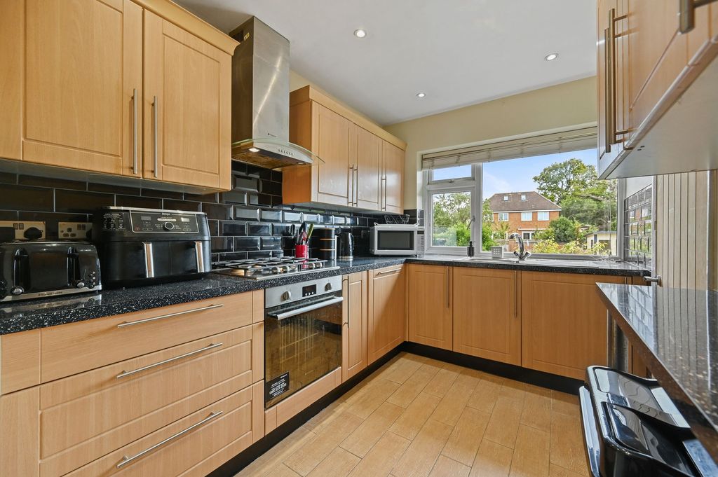Property photo 3 of 11