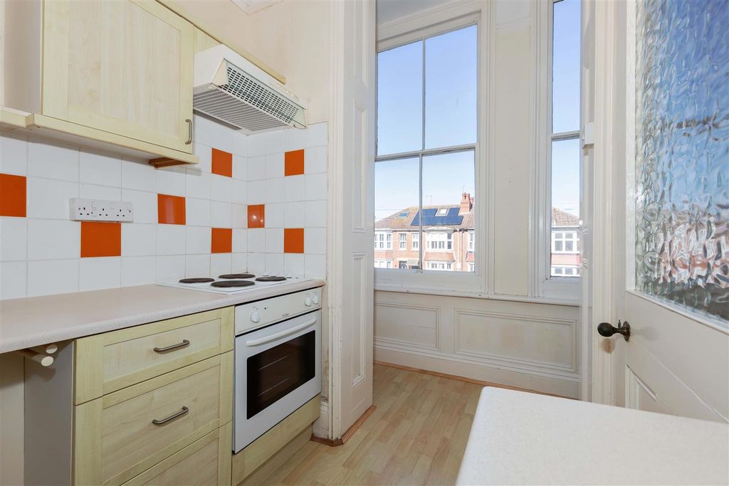 Property photo 3 of 13 Heene Court Mansions_12.Jpg
