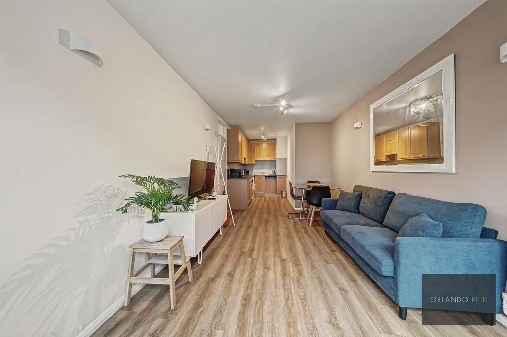 Property photo 2 of 12 Flat 2, 2 Winter Garden House WC2B 5nd-9.Jpg