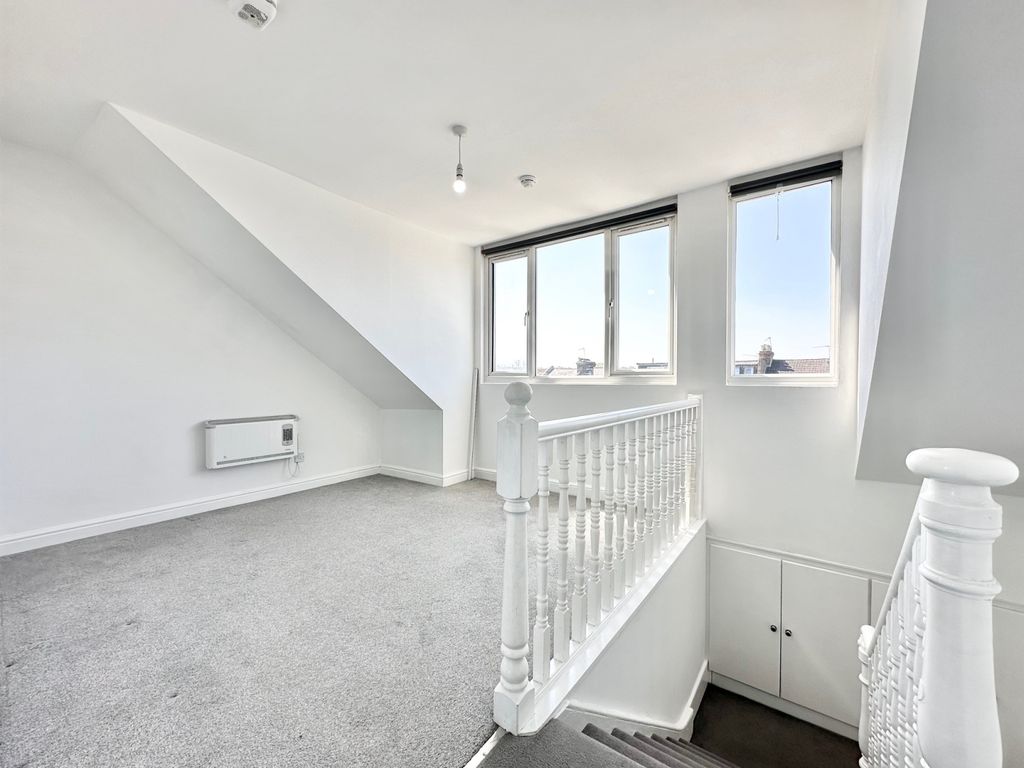 Property photo 3 of 12 Gallery