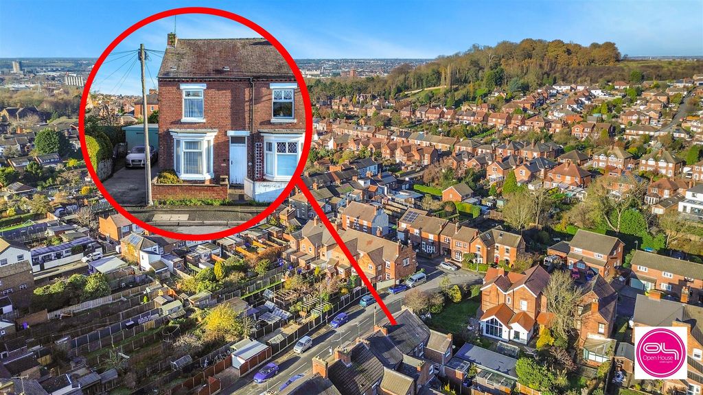 Property photo 2 of 27 Woods Lane, Stapenhill (5).Jpg