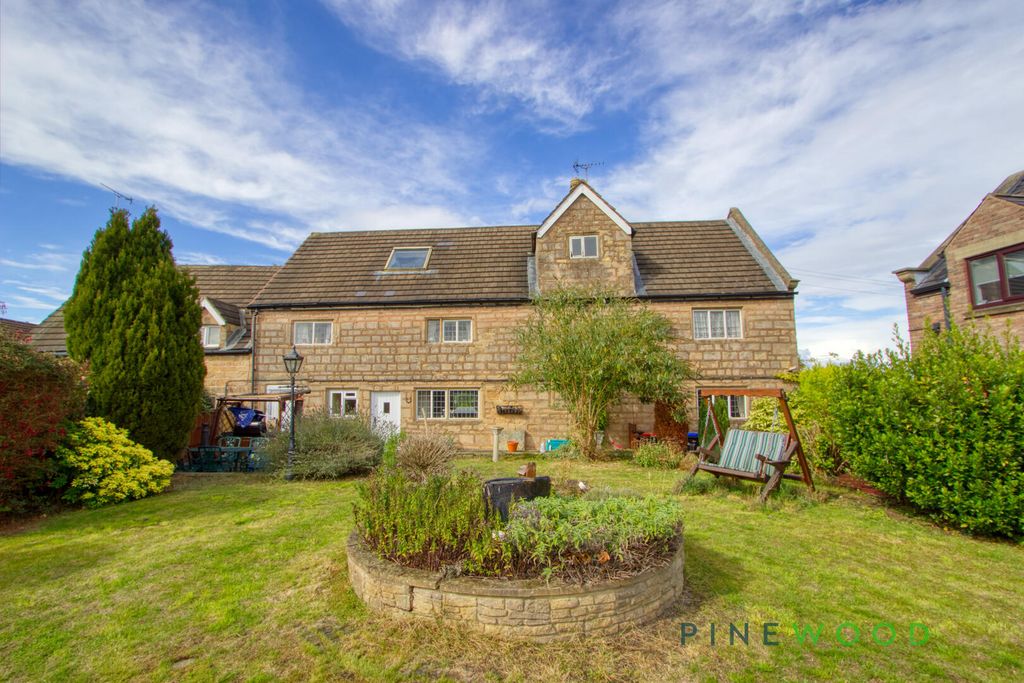 Property photo 1 of 51 Rear Garden