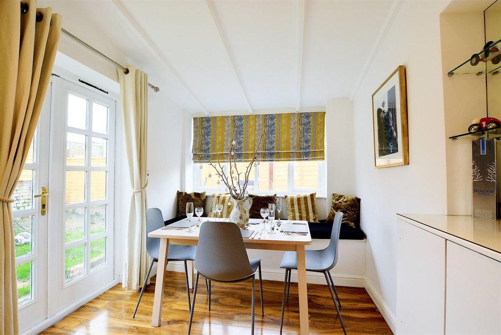 Property photo 3 of 25 Dining Area