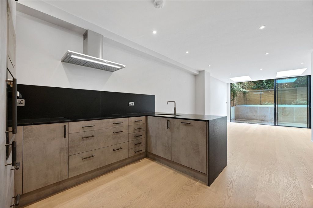 Property photo 2 of 12 Picture No. 08