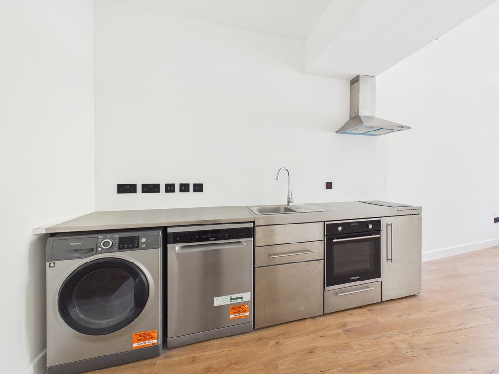 Property photo 3 of 6 Kitchen
