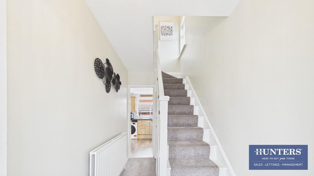 Property photo 2 of 18 Hallway