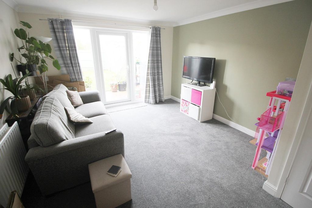 Property photo 3 of 7 Liv.Jpg