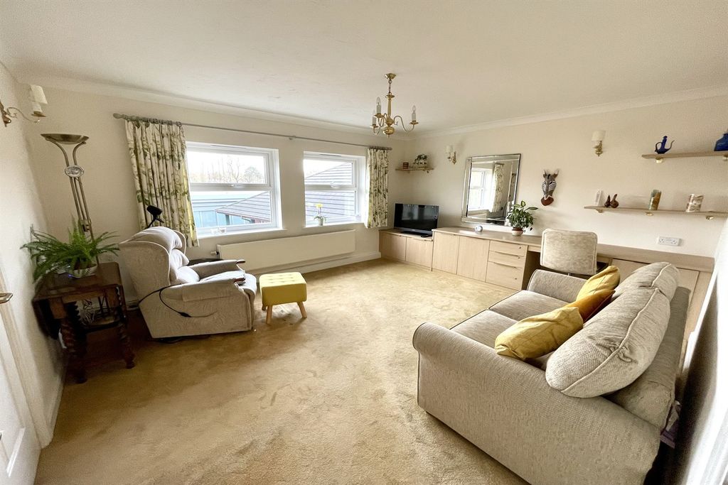 Property photo 2 of 11 Living Dining Room