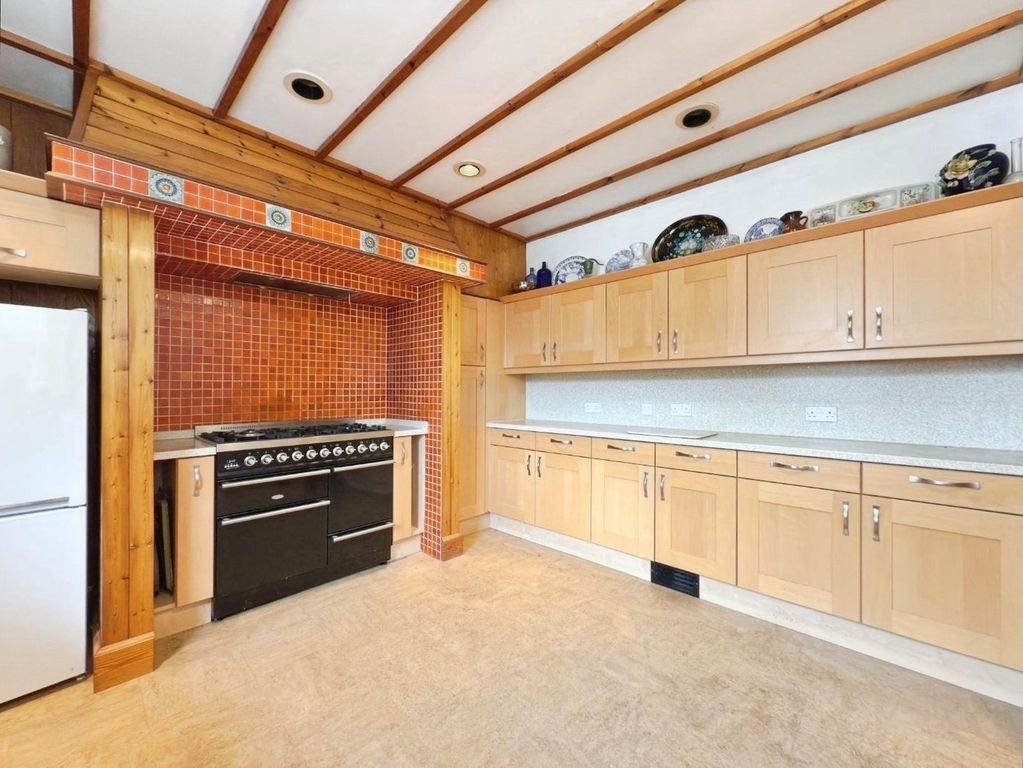 Property photo 3 of 20 Pbox-Kitchen-331098.Jpeg