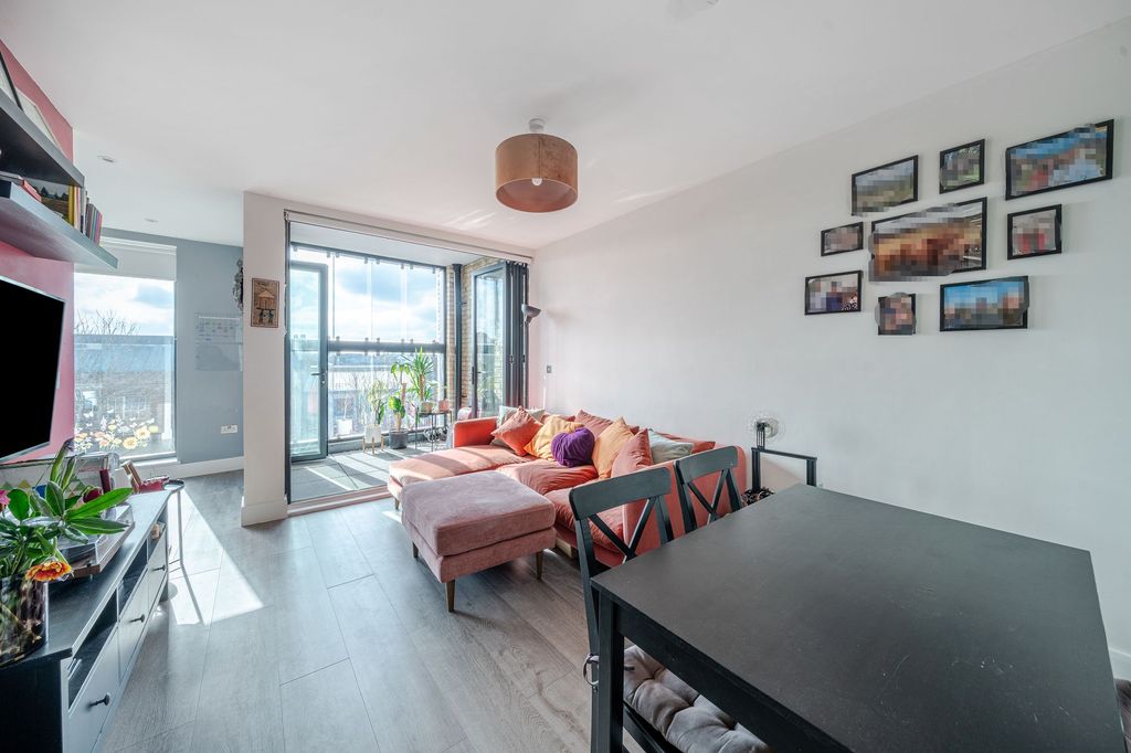 Property photo 2 of 11