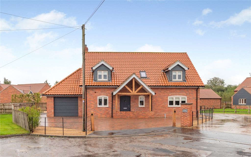 Property photo 1 of 19 15A Larch Grove