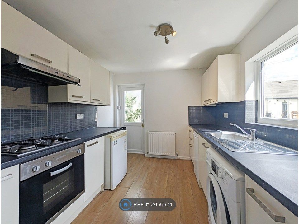 Property photo 3 of 9 Kitchen