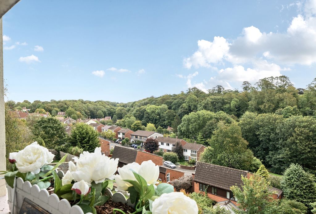 Property photo 3 of 16 1357531-20-68d403...