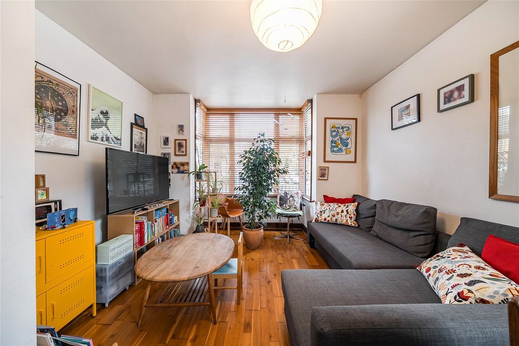 Property photo 2 of 18 Picture No. 24