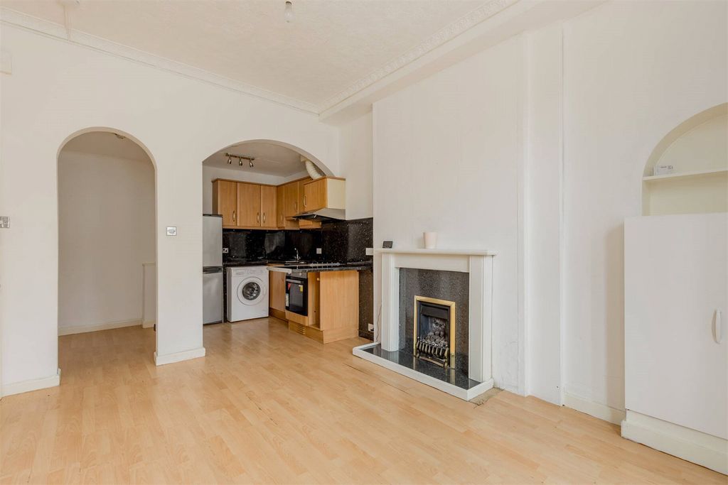 Property photo 3 of 14 Picture No. 10