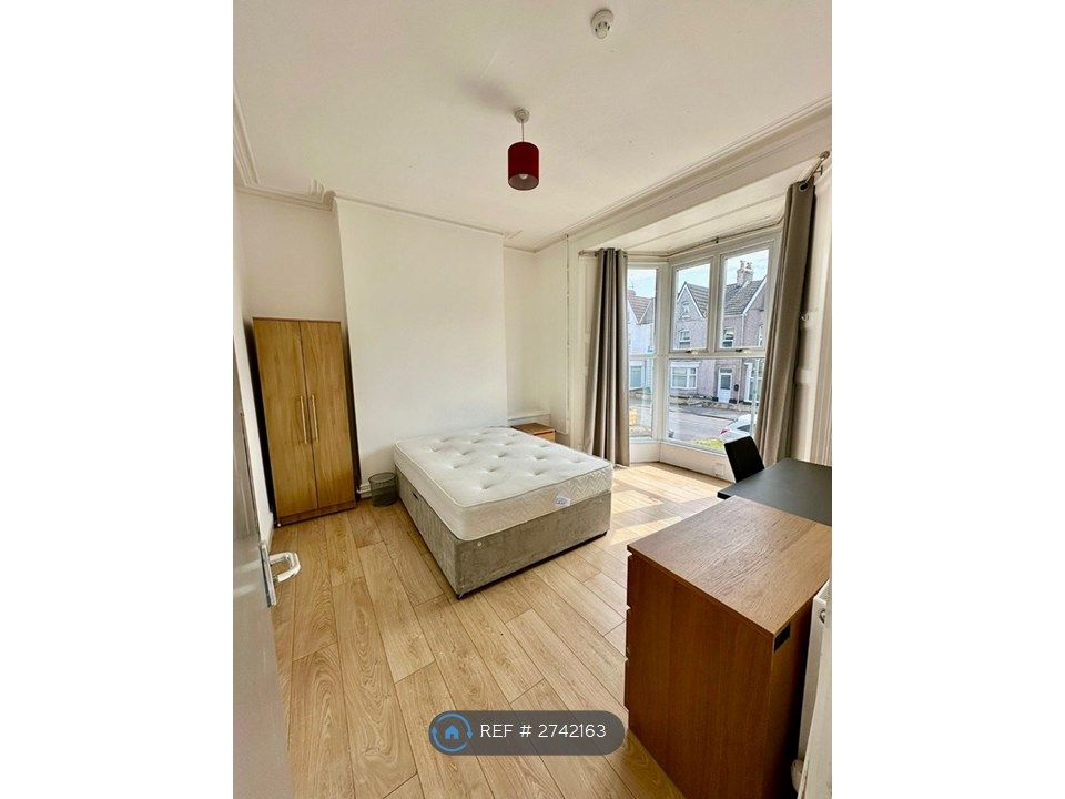 Property photo 2 of 13 Bedroom 1