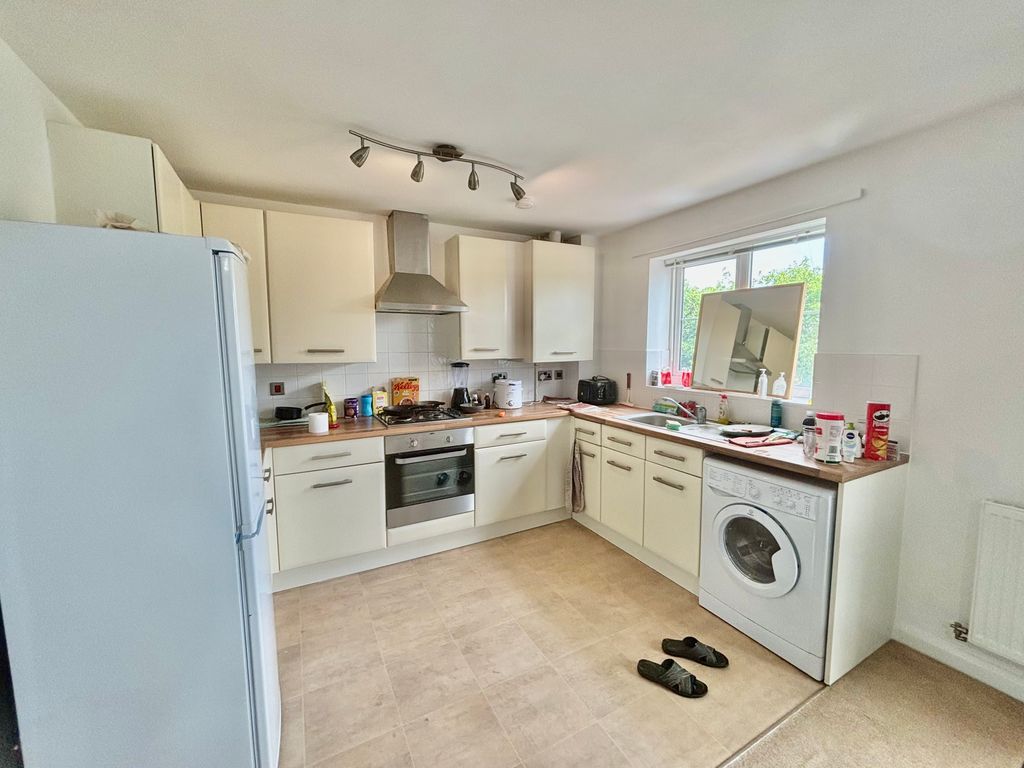 Property photo 2 of 8 Kitchen