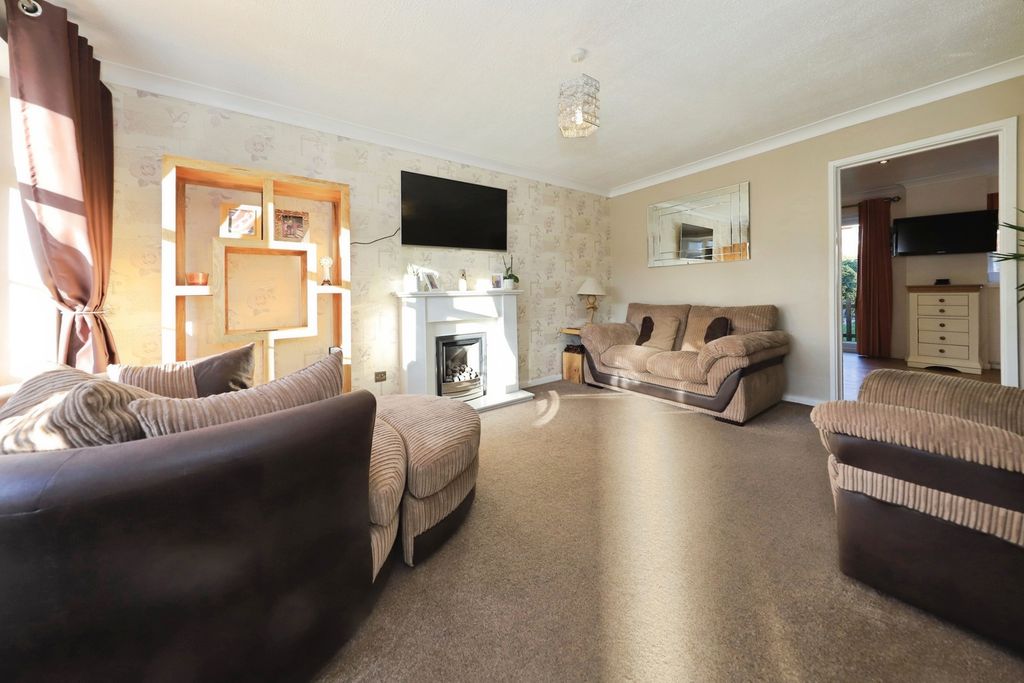 Property photo 2 of 15 Lounge