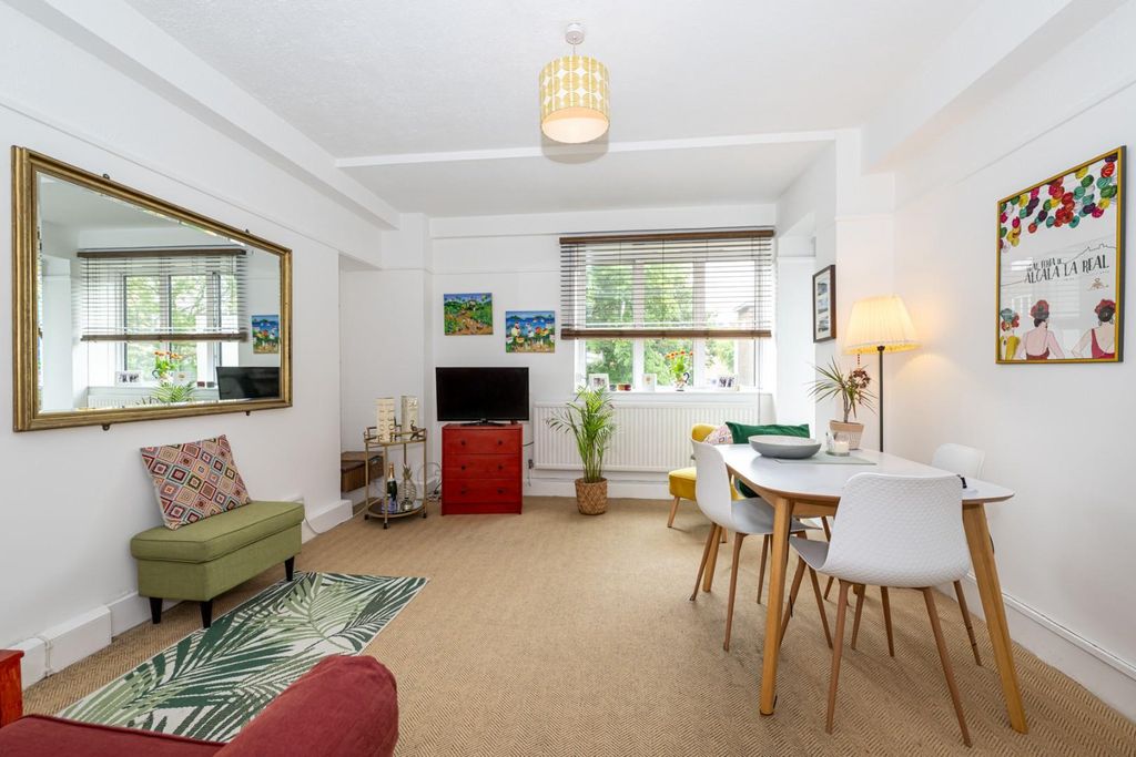 Property photo 2 of 12 Kilburn Gate 44-002 Lr.Jpg