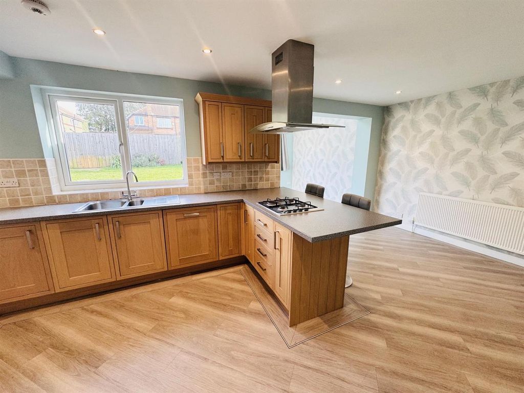 Property photo 2 of 15 Kitchen Diner