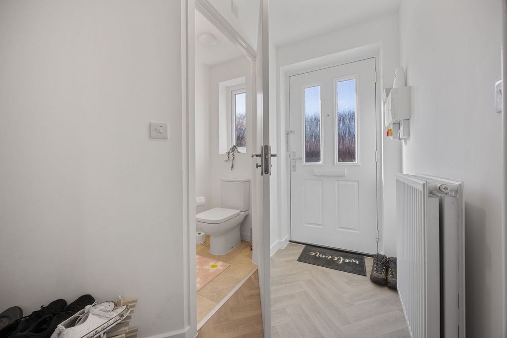 Property photo 3 of 27 Hallway