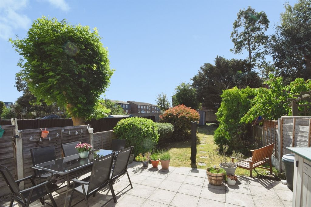 Property photo 2 of 33