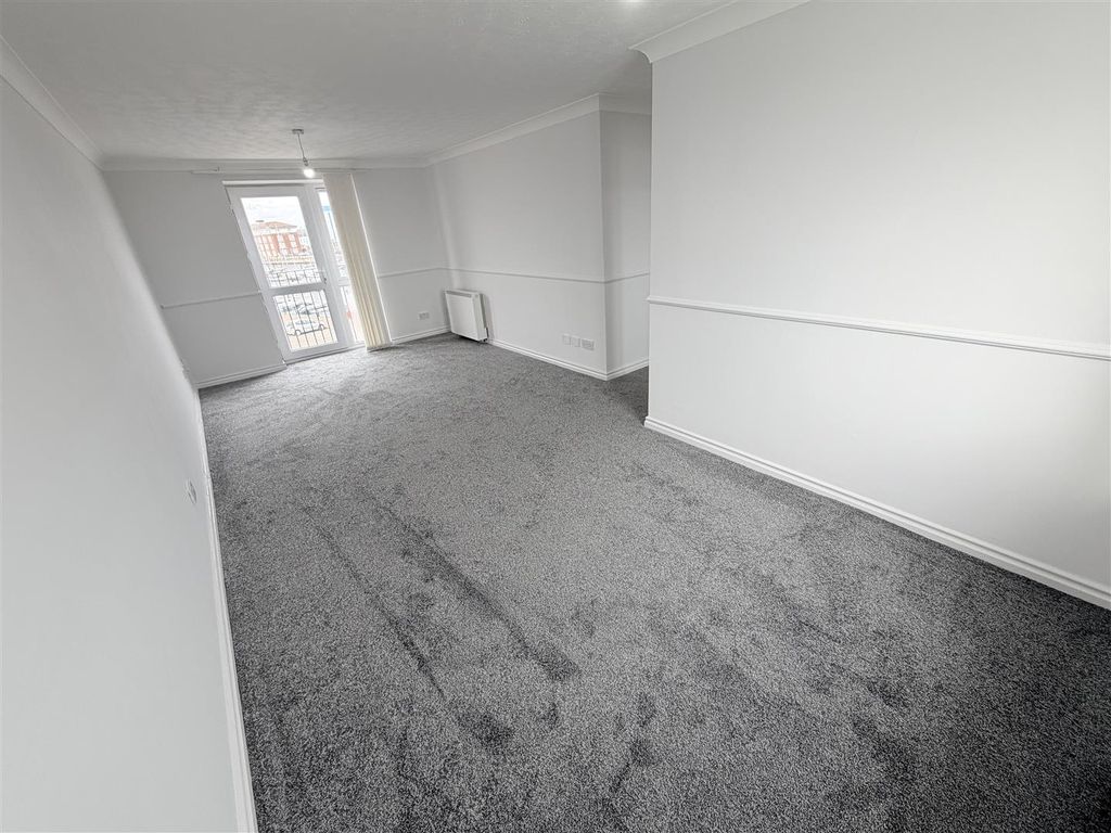 2 bed flat to rentNavigation Point, Middleton Road, Hartlepool TS24 photo 4