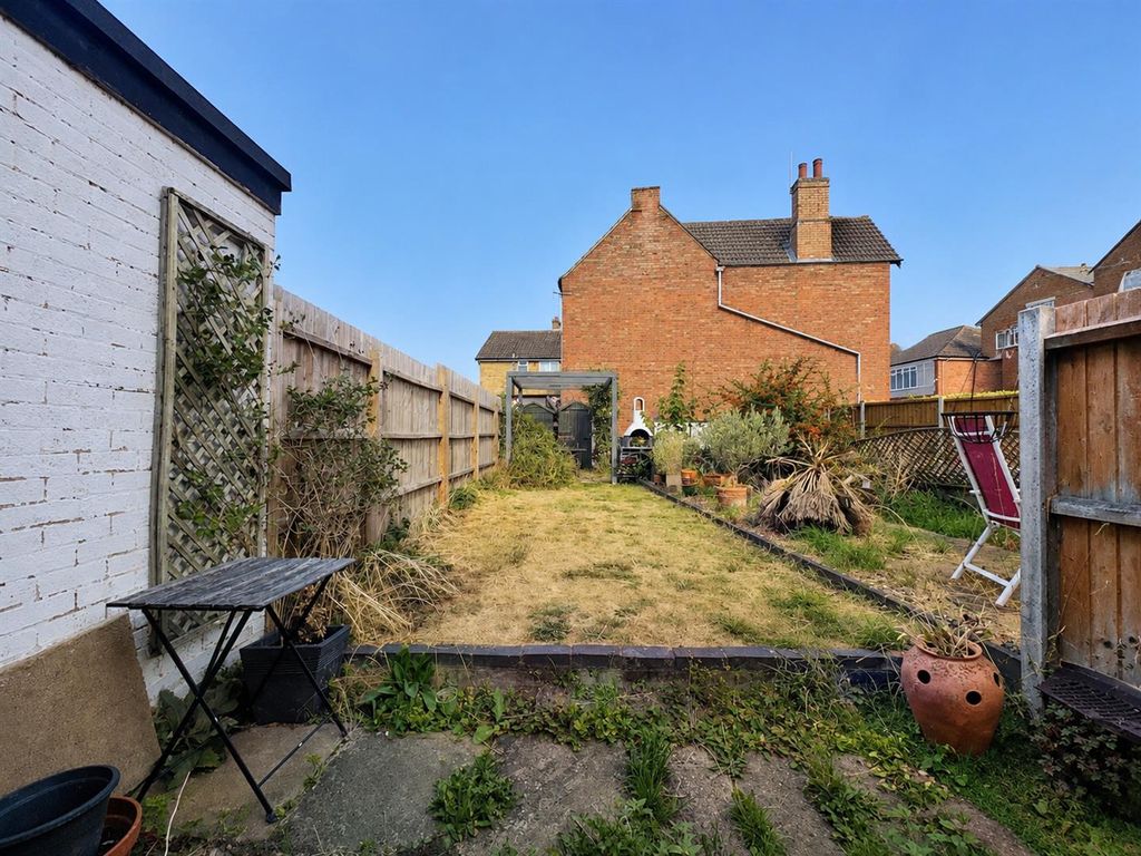Property photo 2 of 11 Garden