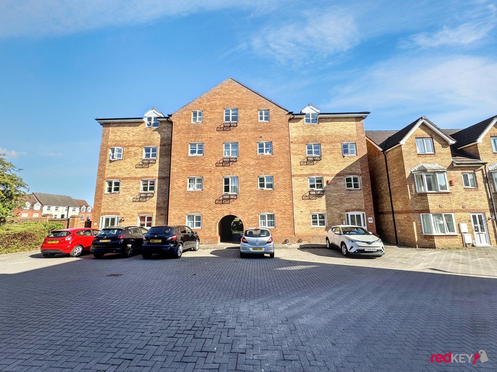Property photo 1 of 12 External