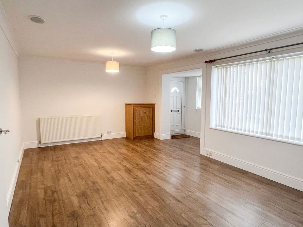 Property photo 3 of 10 Lounge