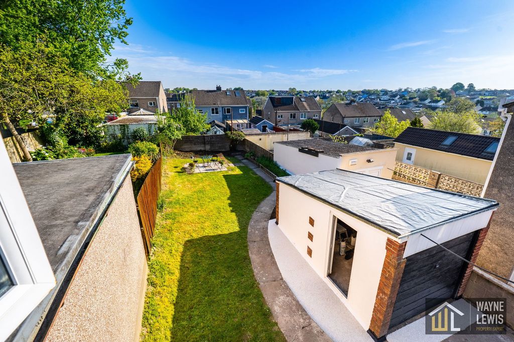 Property photo 2 of 28