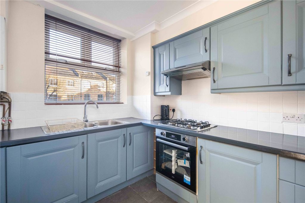 Property photo 3 of 11 Kitchen