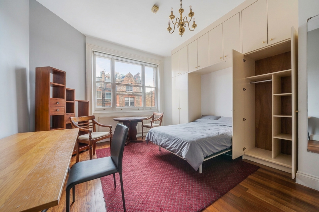 Property photo 1 of 6 Short-Let - Studio To Rent