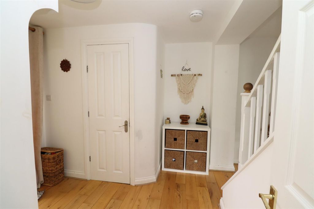 Property photo 2 of 24 Large Hall