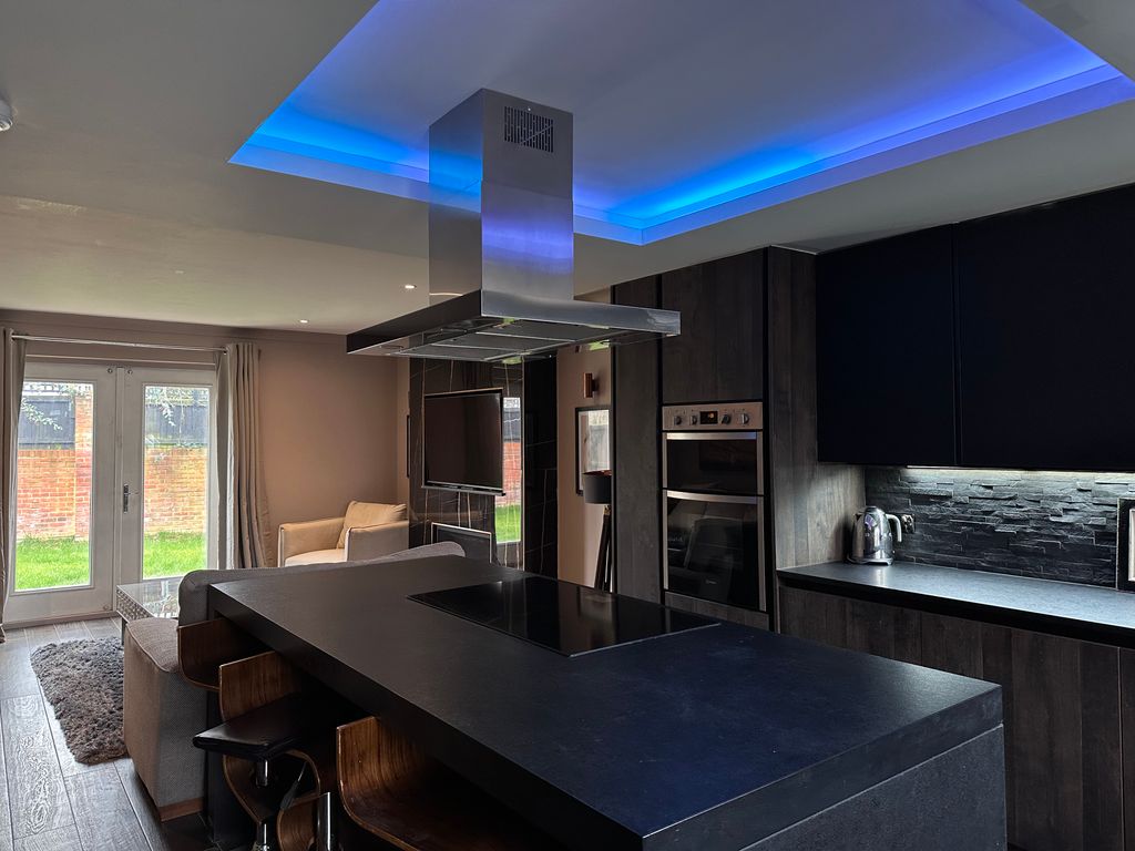 Property photo 2 of 14 Img2197