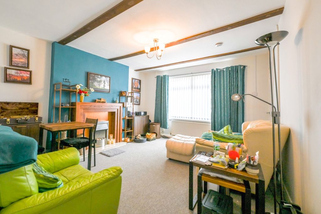 Property photo 3 of 18 Castle Road Ewemove Redcar-14