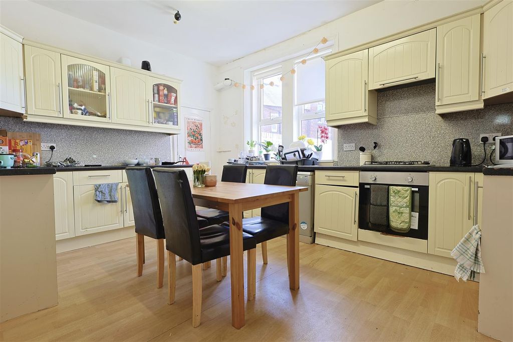 Property photo 2 of 17 Fee1Adfb-F610-4Ad2-A236-Cb3Ad9Dbbd7C_1_201_A.Jpeg