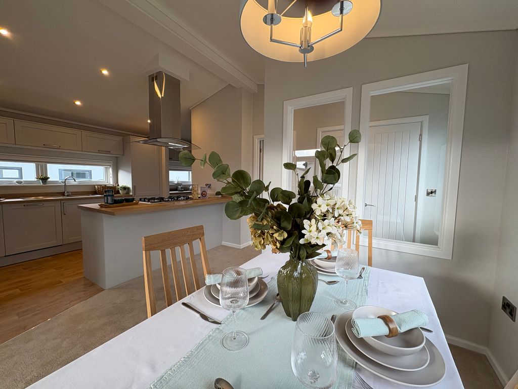 Property photo 3 of 8 Dining Area