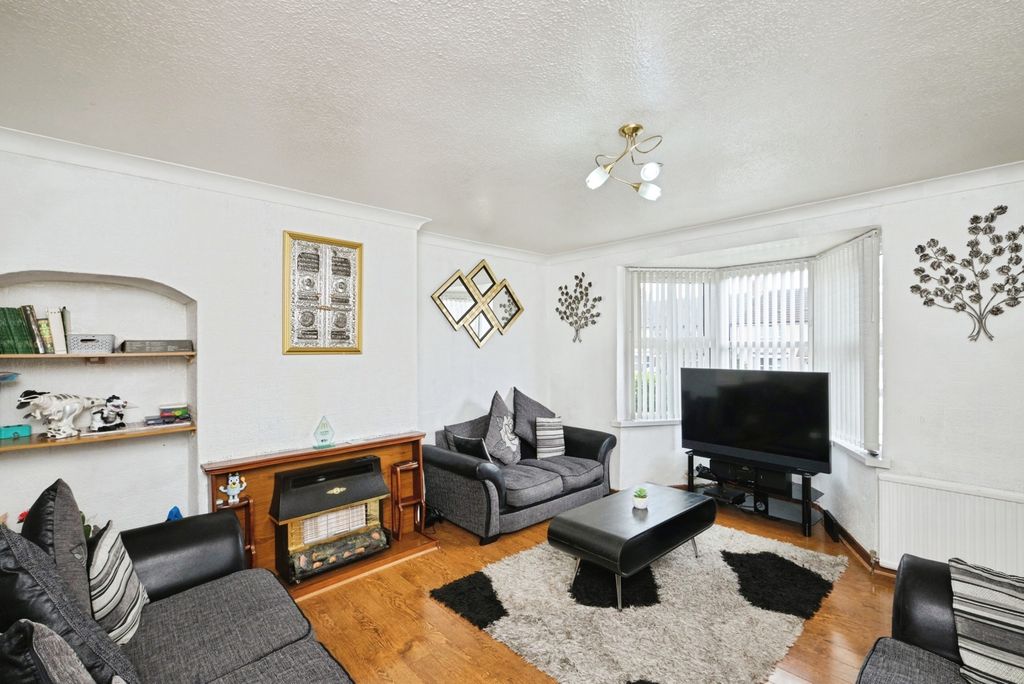 Property photo 3 of 17 Photo