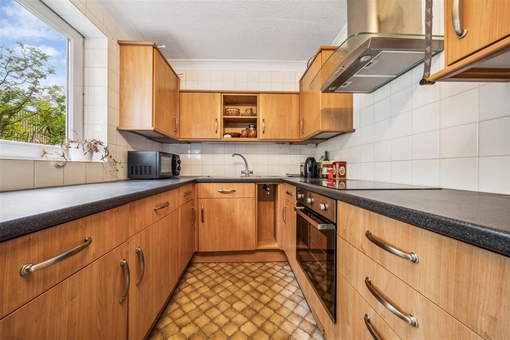 Property photo 3 of 11 Homecross House, W4 - For Sale