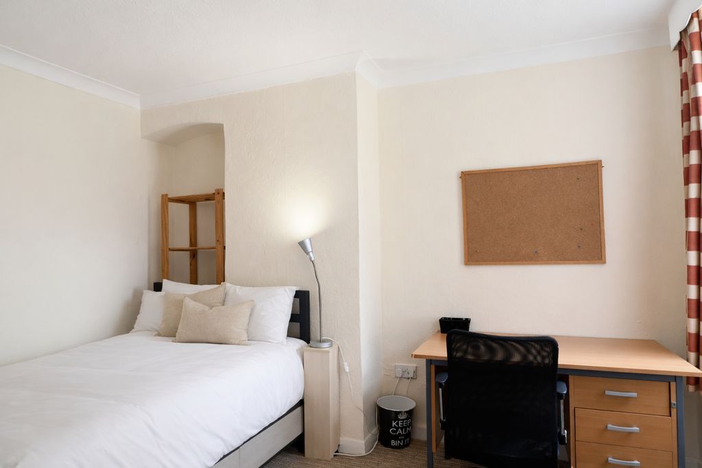 Property photo 1 of 8 Photo 7