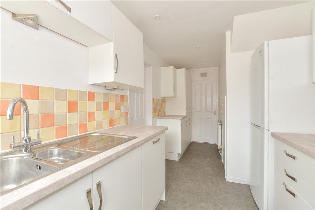 Property photo 3 of 10 Kitchen