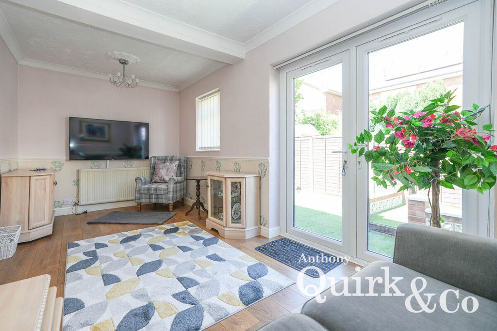 Property photo 2 of 10