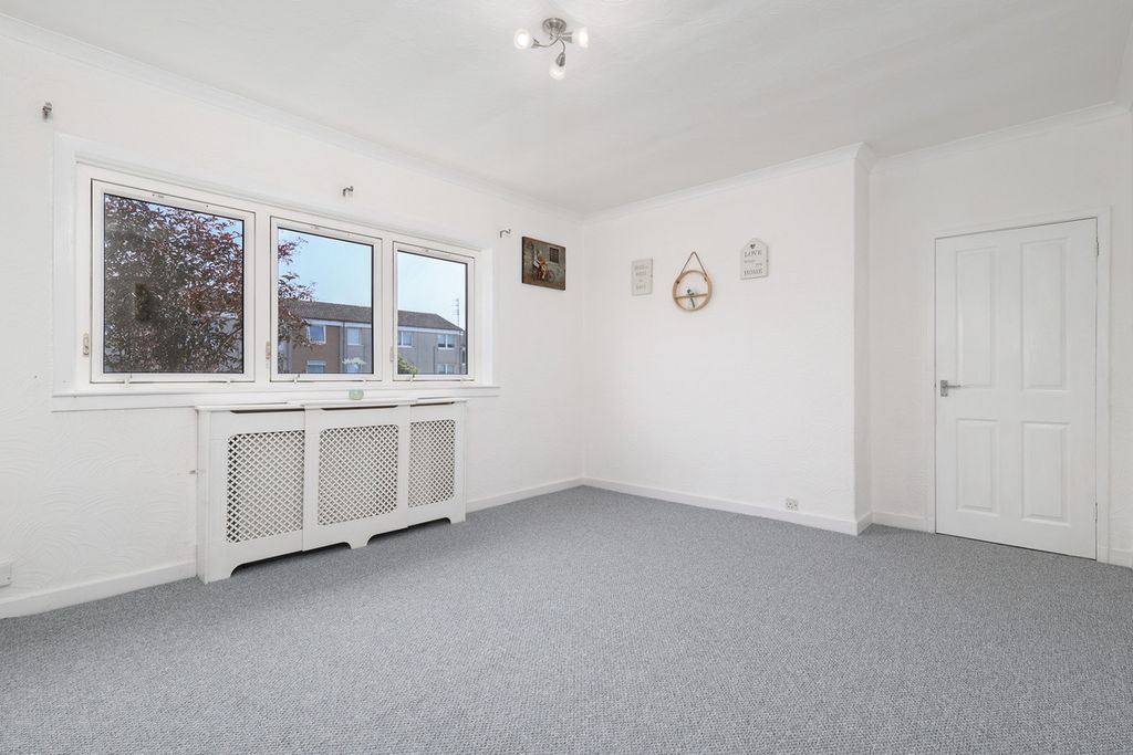 Property photo 3 of 27