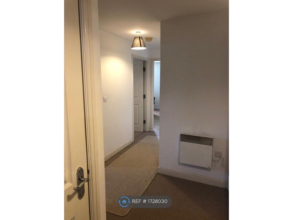 Property photo 3 of 8 Hallway