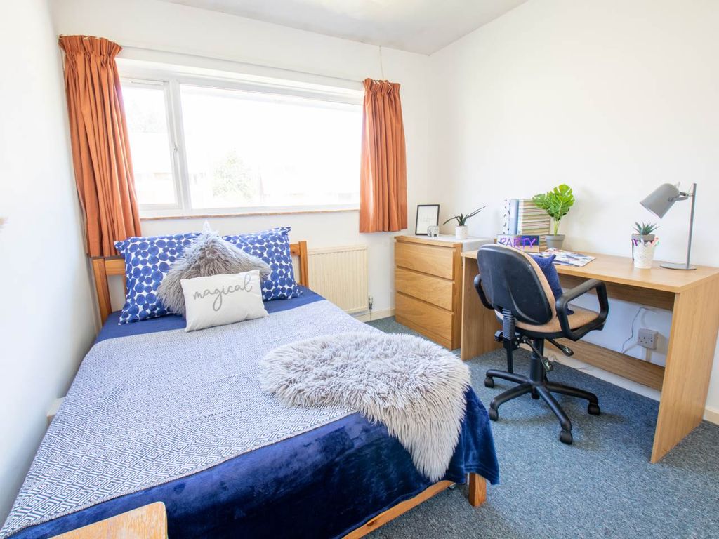 Property photo 3 of 18 Bedroom 2