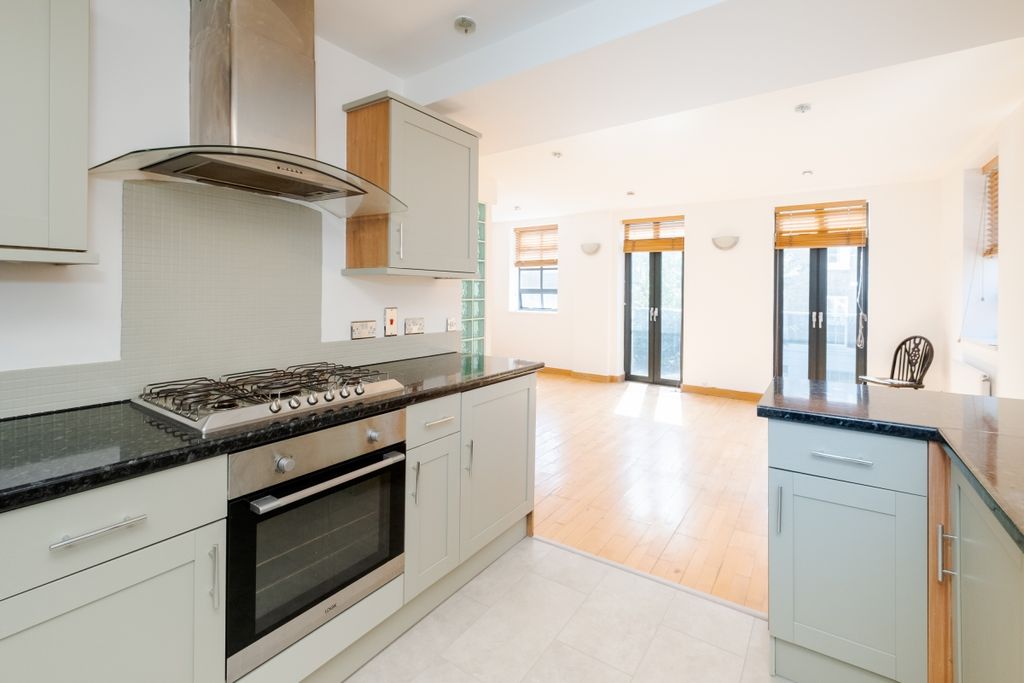 Property photo 3 of 12 New Wharf Road