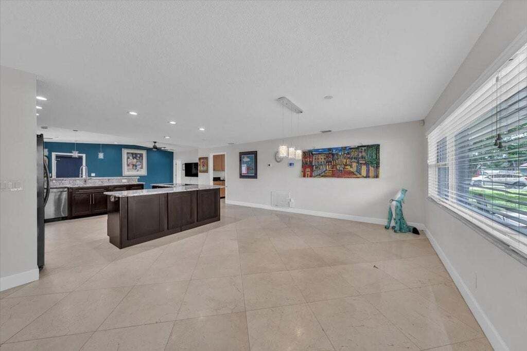 Property photo 3 of 20 <Alttext/>