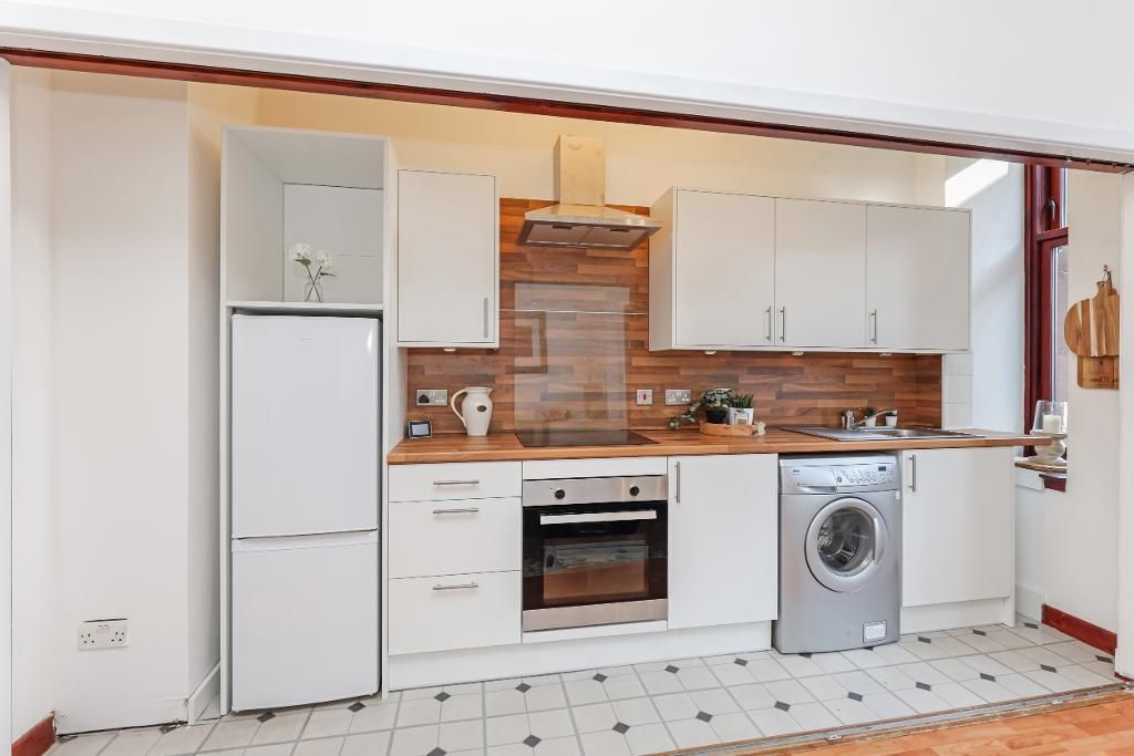 Property photo 3 of 18 Kitchen