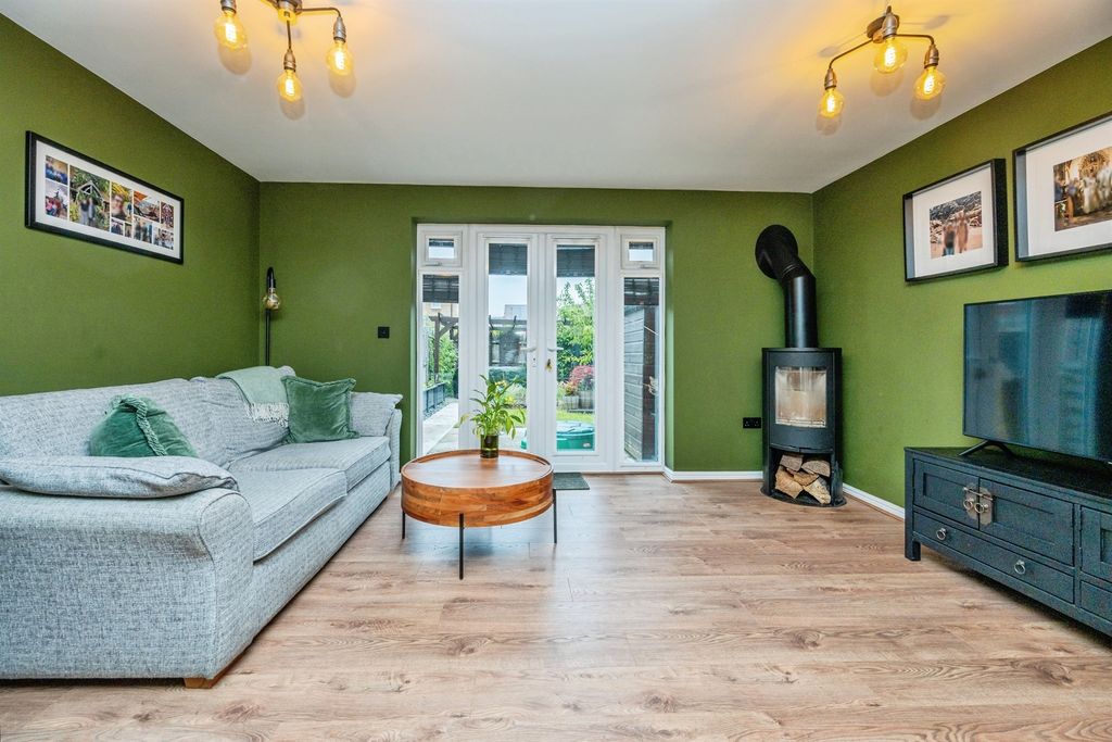 Property photo 2 of 20